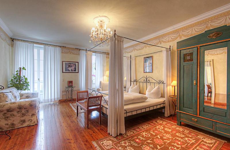 Double Room image 3