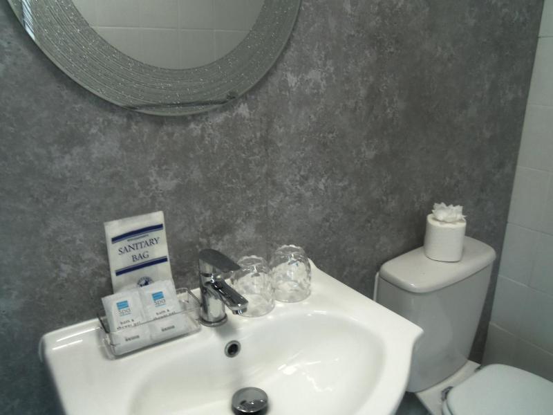 Deluxe Suite image 3