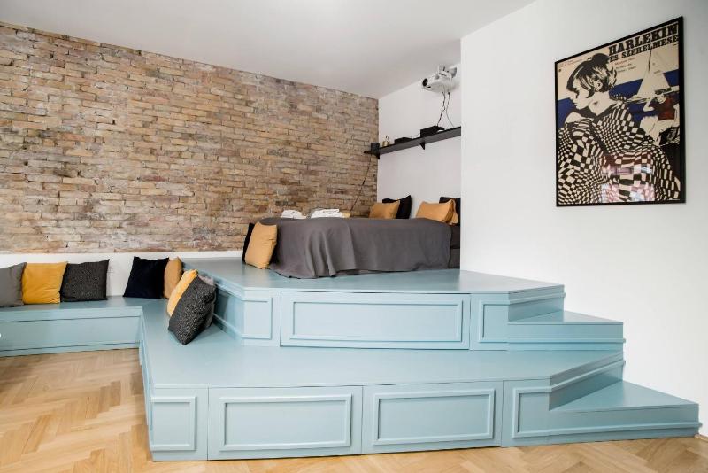 Designer Dream Home At The St. Stephen Basilica - image 10