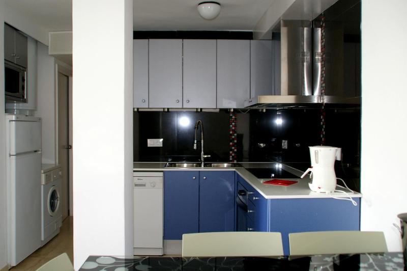 Superior Three-Bedroom Apartment Street View image 2