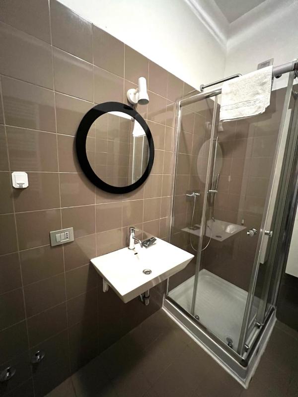 One-Bedroom Apartment image 4