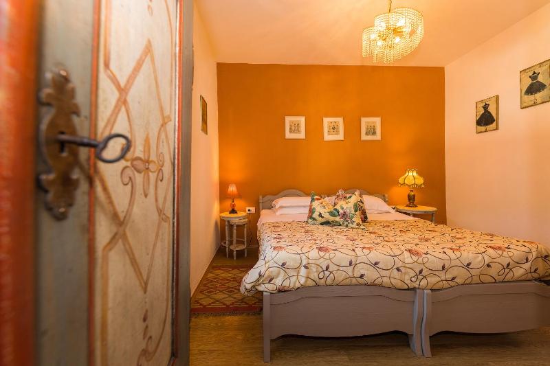 Double Room image 3