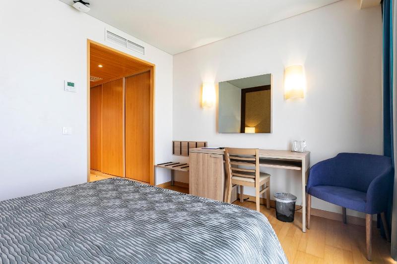Double or Twin Room image 3