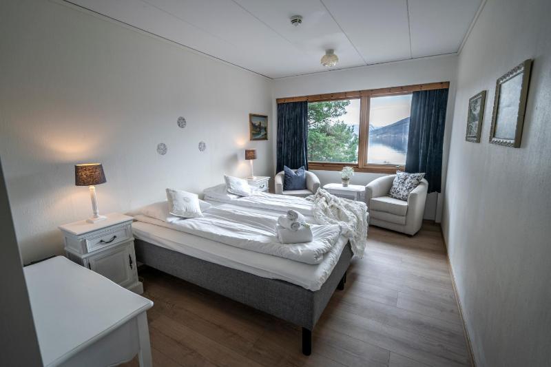 Standard Double Room image 3