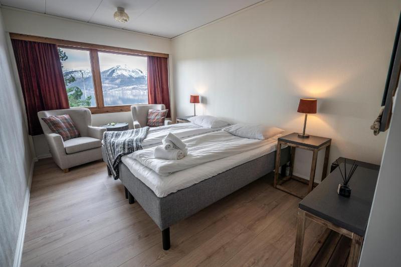 Standard Double Room image 4