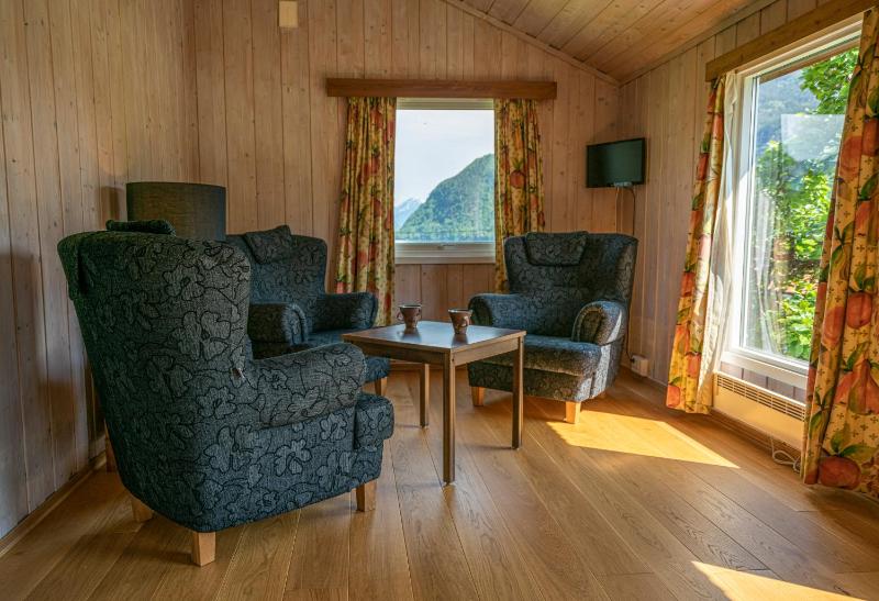 Cabin with FjordView image 4