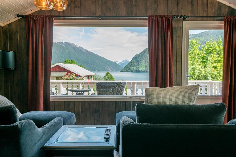 Cabin with FjordView image 3