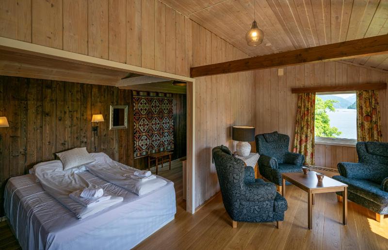 Cabin with FjordView image 2