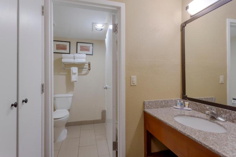 King Room - Non-Smoking image 2