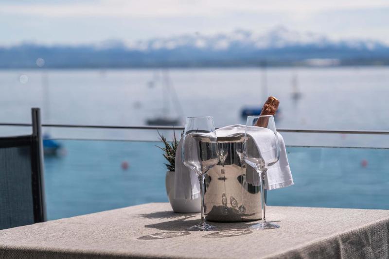 Superior Double Room with Lake View image 2