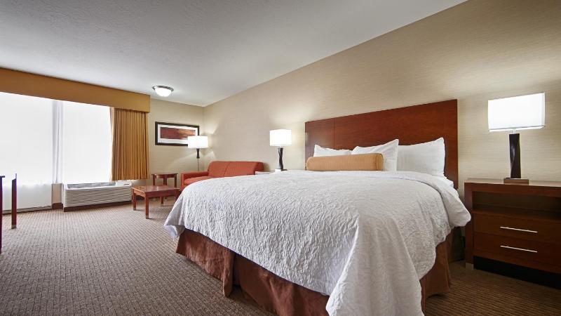 King Room with Sofa Bed image 2