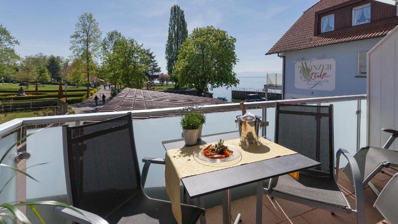 Deluxe Double Room with Partial Lake View image 2