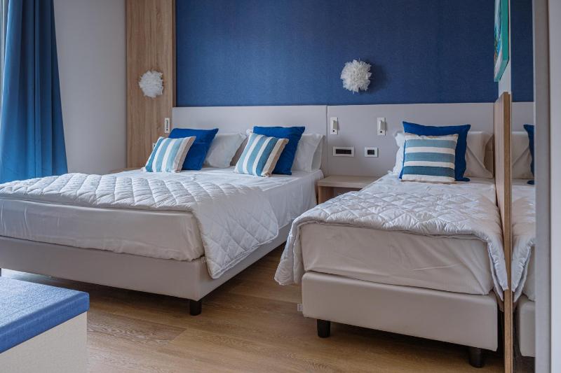 Standard Triple Room with Side Sea View image 3