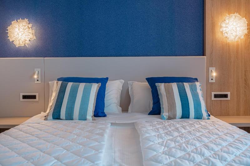 Double or Twin Room with Side Sea View image 2