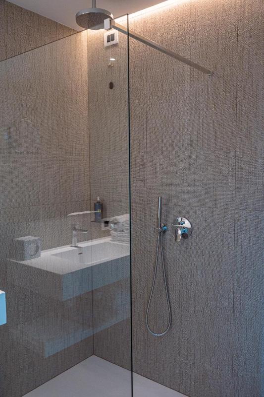 Double or Twin Room with Side Sea View image 4