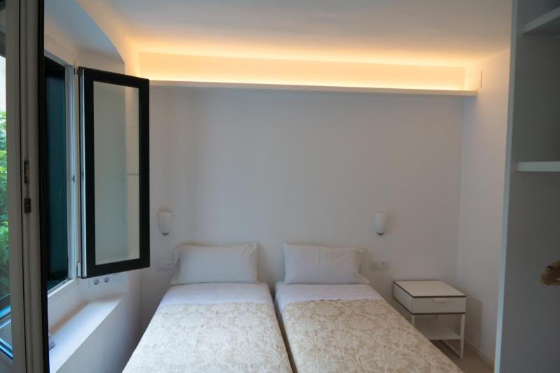Standard Twin Room image 2