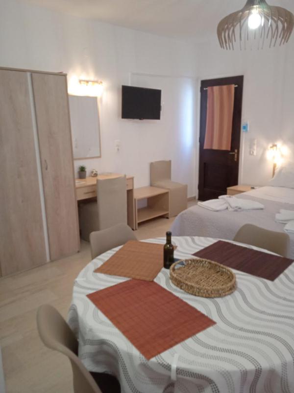 Studio with Balcony (3 Adults)  image 4