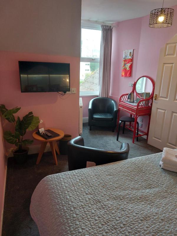 Double Room with Sea View image 4
