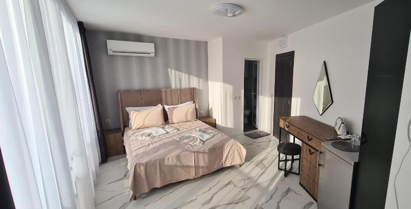 Deluxe Double Room image 1