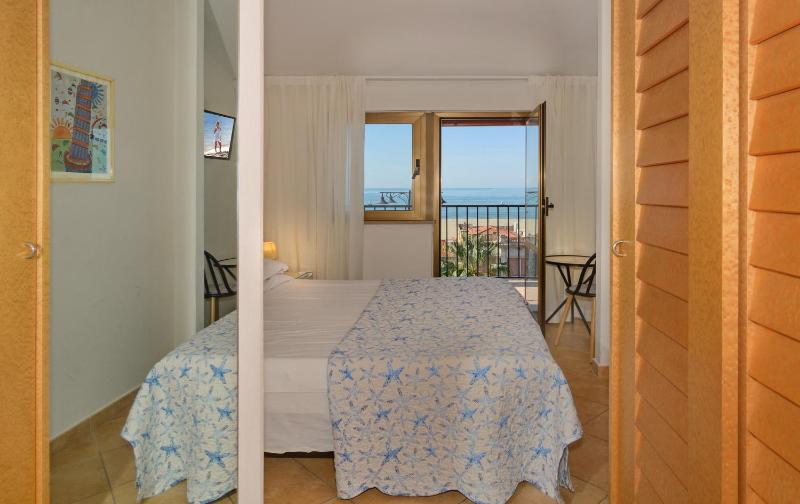 Double or Twin Room image 2