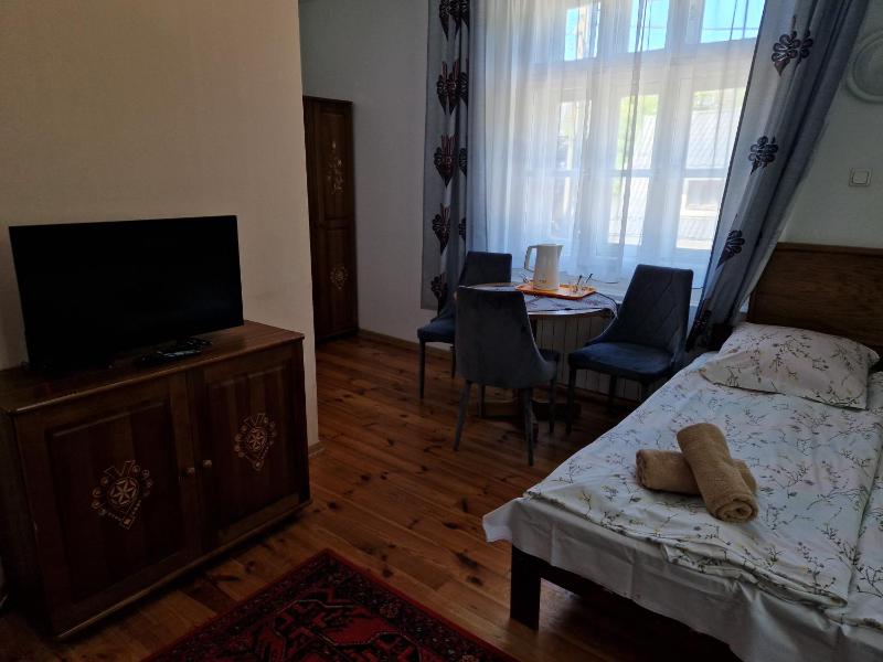 Quadruple Room image 4