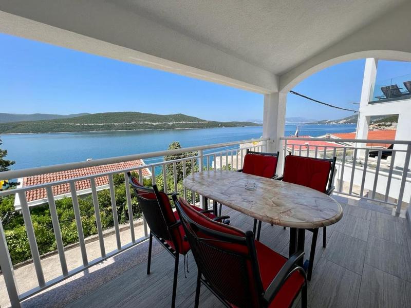 Apartment with Sea View image 1