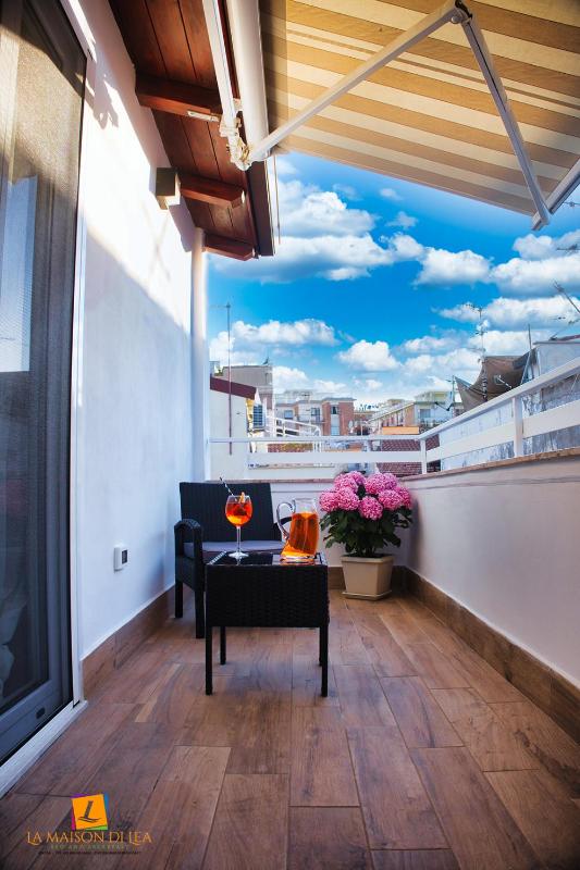 Deluxe Double Room with Balcony image 1