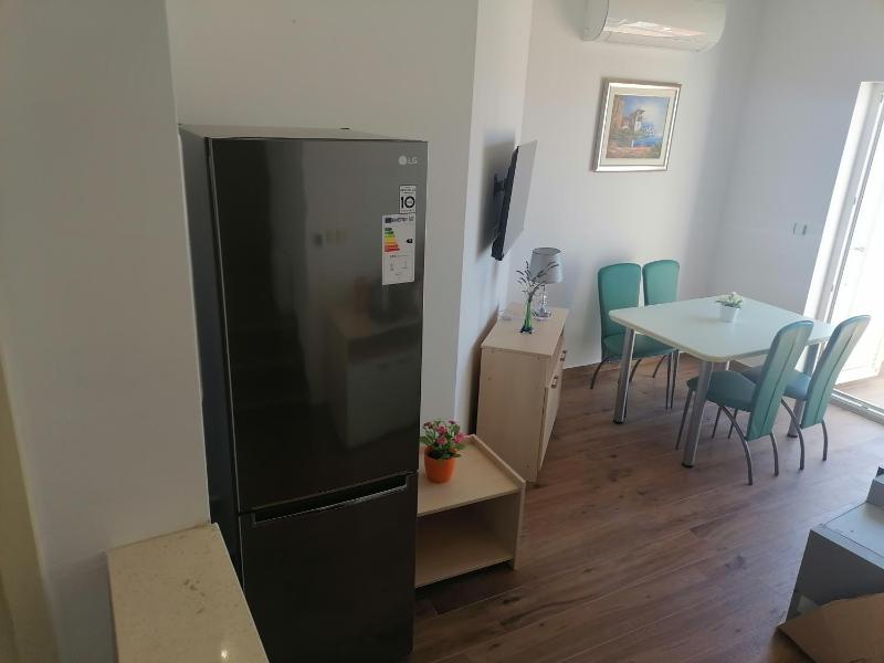 One-Bedroom Apartment with Terrace and Sea View image 4
