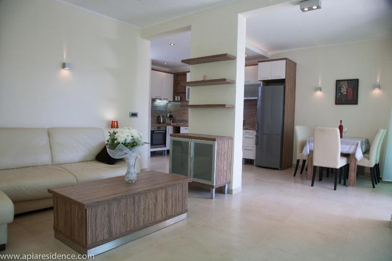 Luxury Two-Bedroom Apartment with Terrace image 4