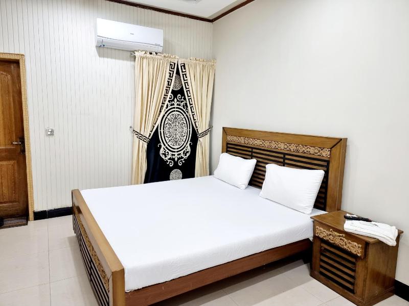 Budget Double Room image 3