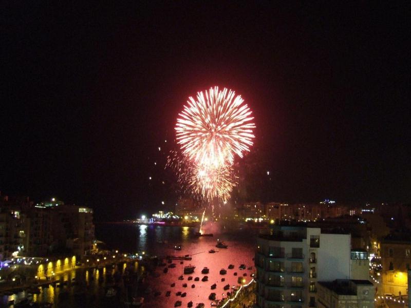 Spinola Seafront Apartment - image 15