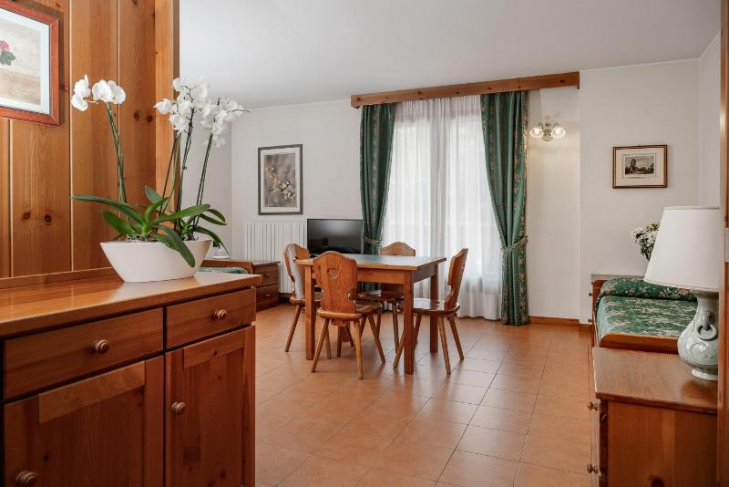 Standard Family Room image 3