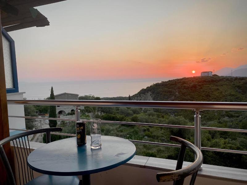 Double Room with Sea View image 4