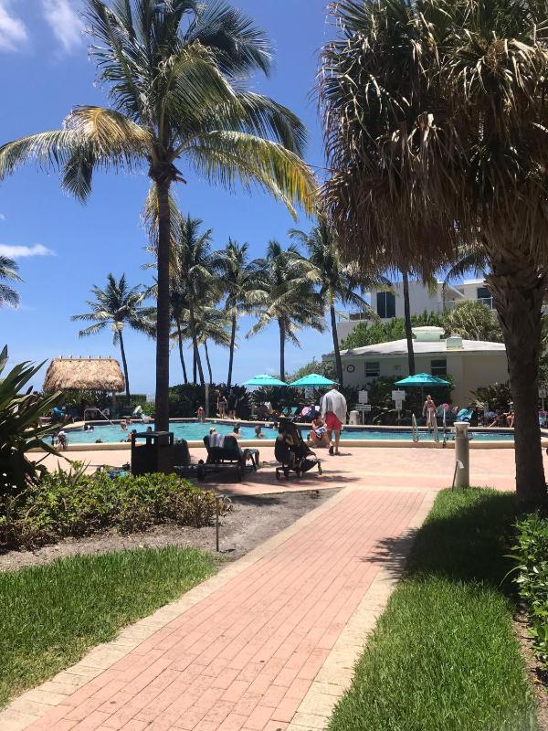 The Tides on Hollywood Beach OceanView 6D - image 40