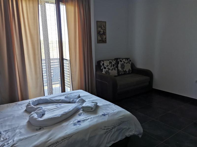 Studio Apartment image 3