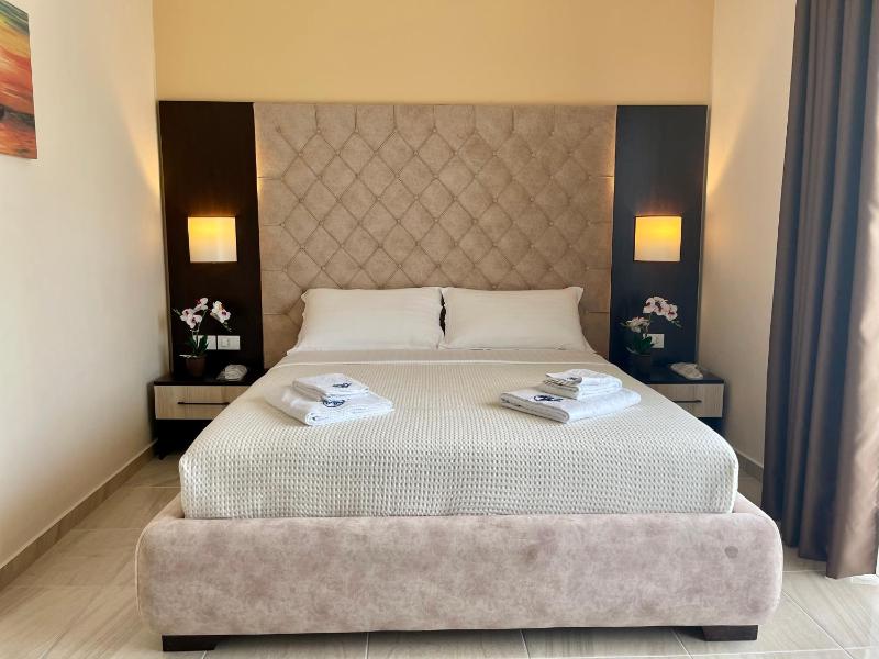 Queen Room with Balcony image 1