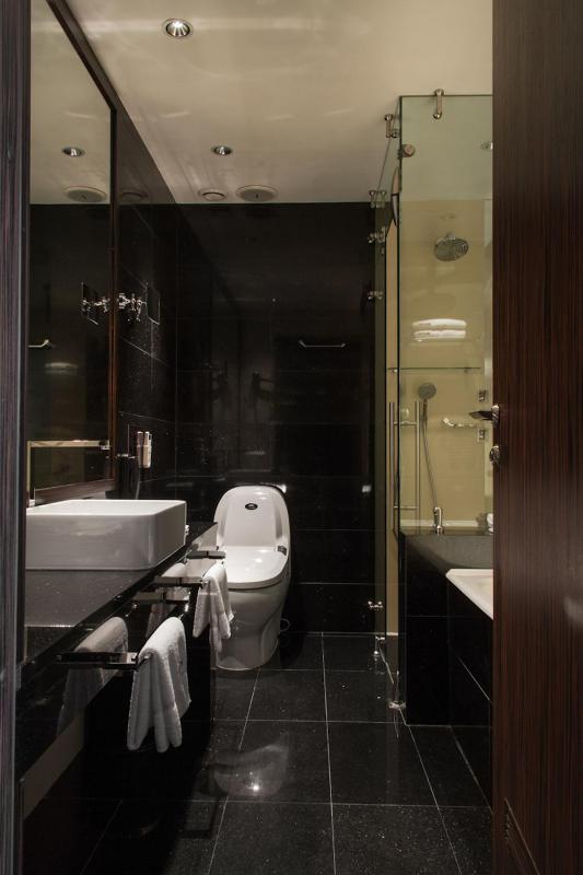 Deluxe Double Room image 2
