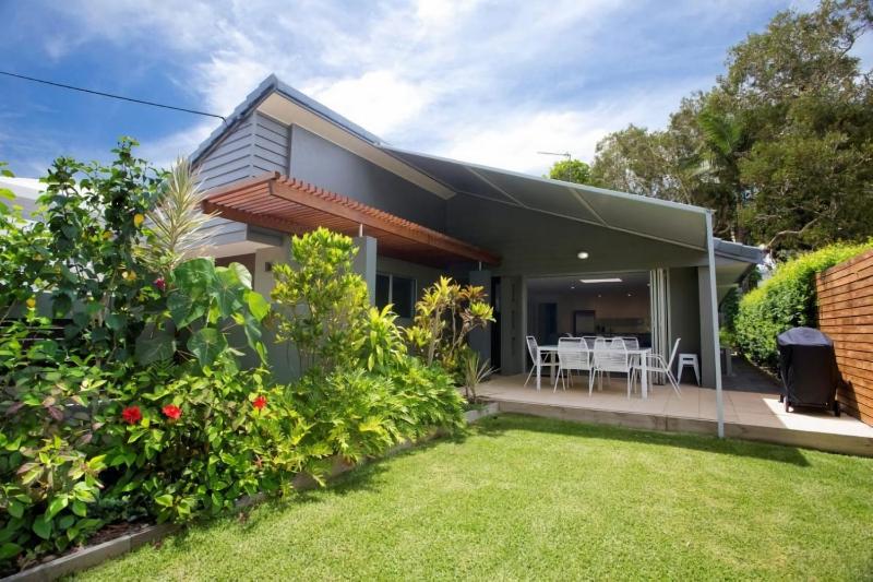 Depper St Charming Beach Side Home in Lovely Location - image 3