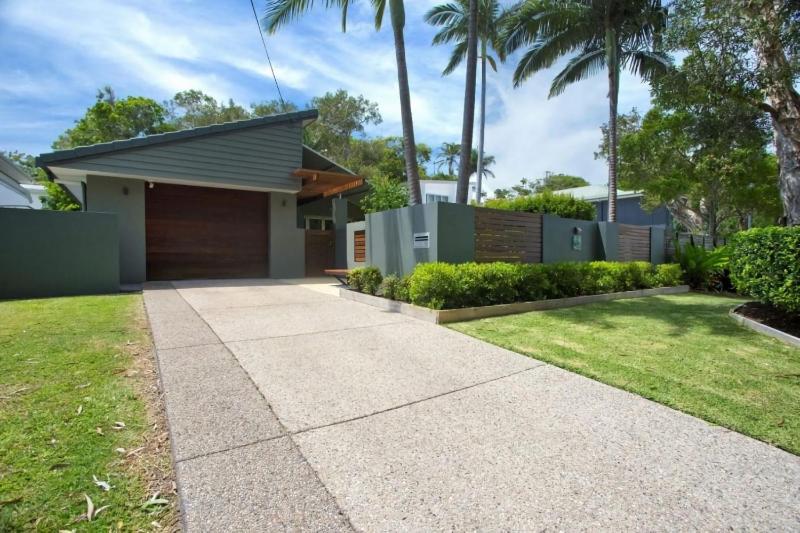 Depper St Charming Beach Side Home in Lovely Location - image 11