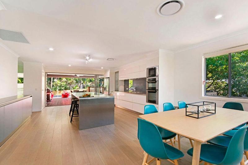 Depper St Beautifully Renovated Beach House - image 7