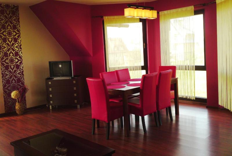 Three-Bedroom Apartment with Terrace image 4