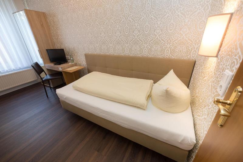 Single Room image 4