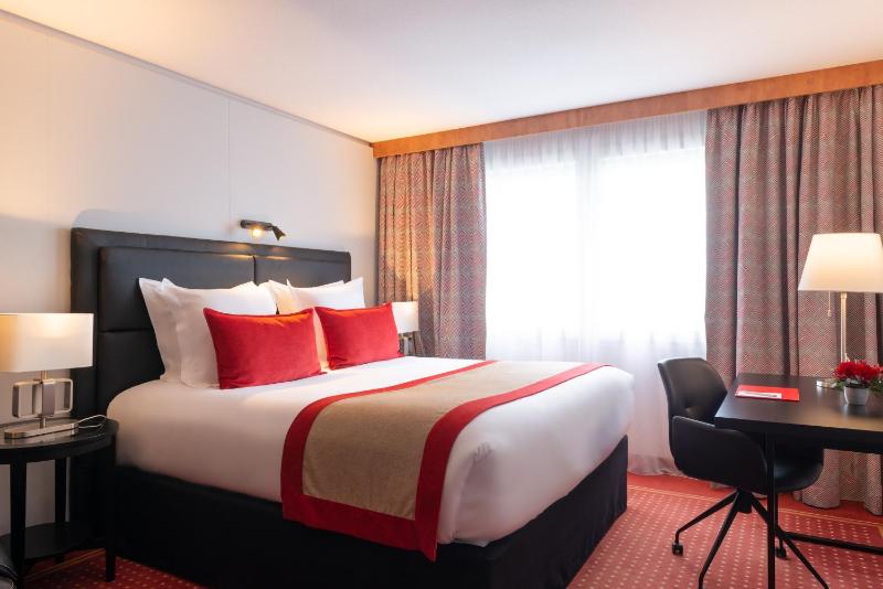 Luxe Room image 3