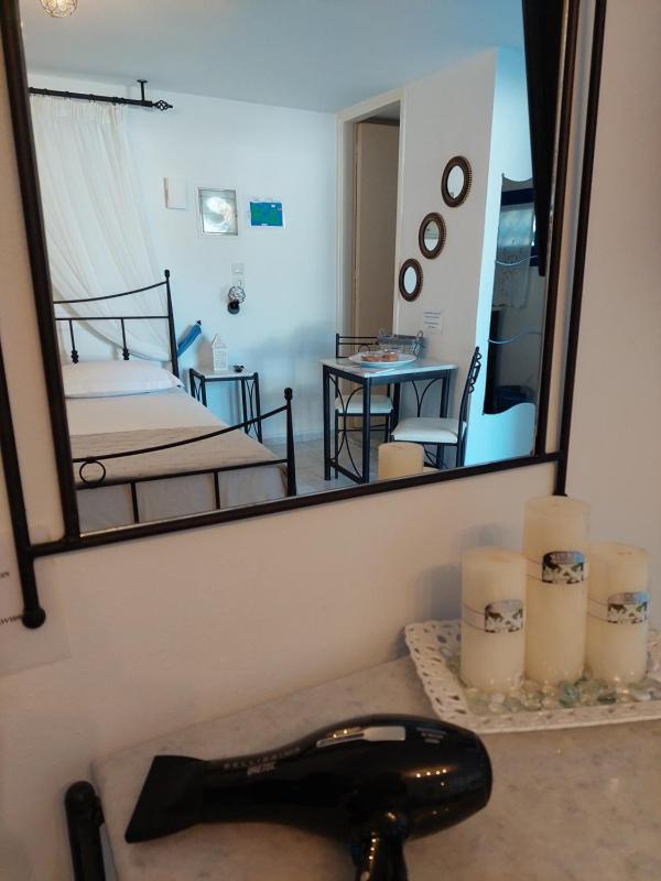 Studio (2 Adults) image 3