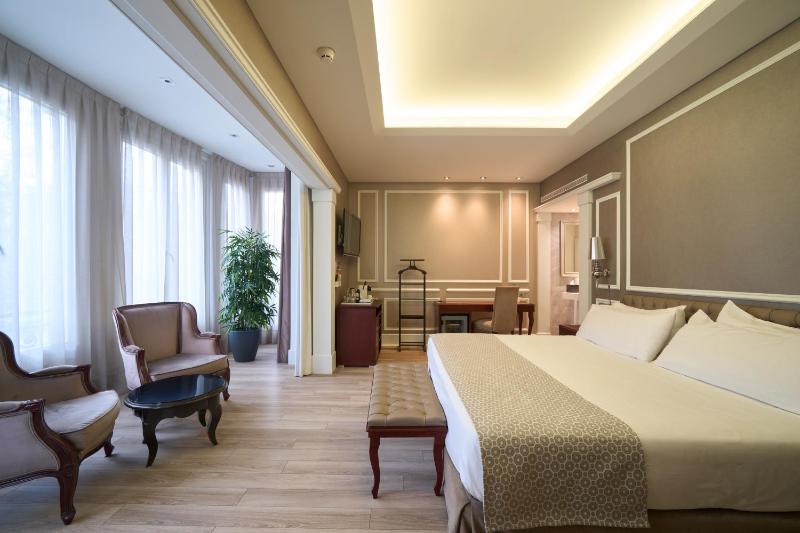 Junior Suite image 1