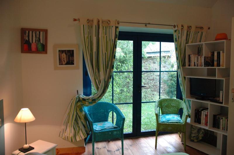 Family Room image 3