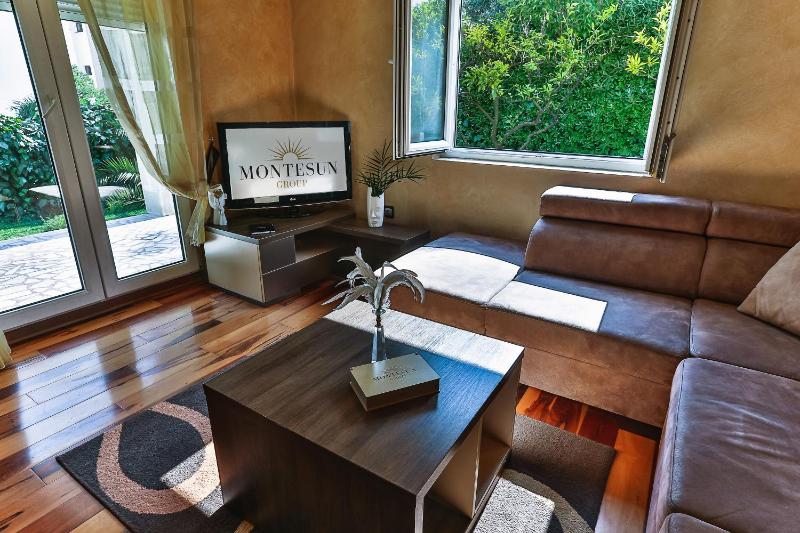 Montesun Holiday Novak Home - image 7