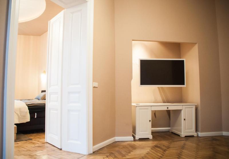 Comfort One-Bedroom Apartment -  Marc Aurel Strasse 6, 1010 Vienna image 3