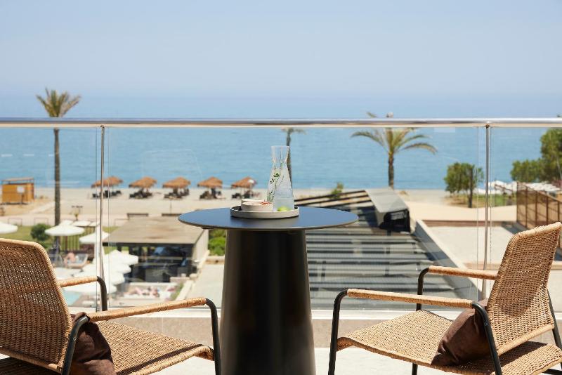 Panorama Blue Suite with Private Pool image 3