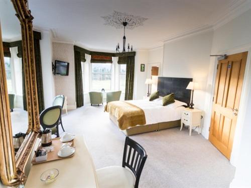 Deluxe Suite image 1